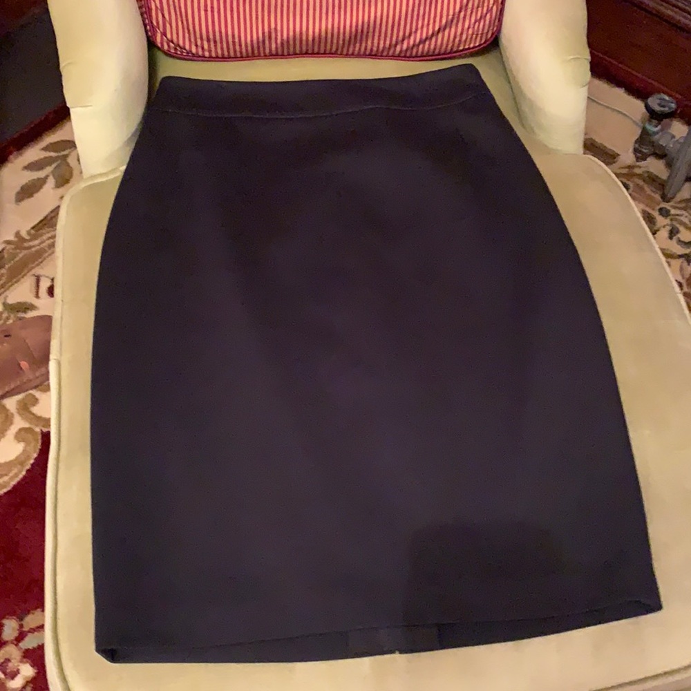 Tahari skirt never worn
